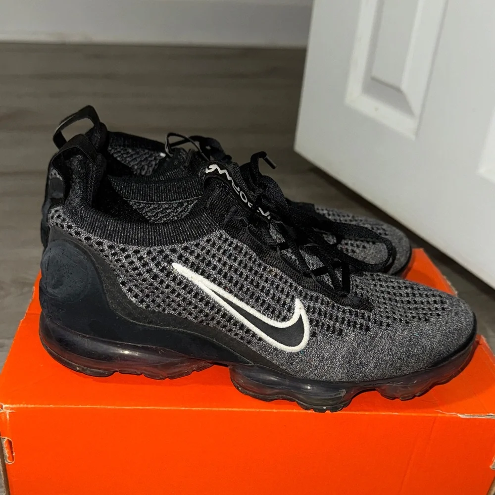 Nike Kids Black and Gray Flyknit Sneakers